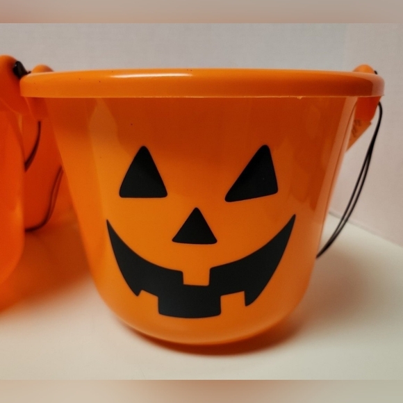 Halloween Bundle of 4 Halloween Jack-O'Lantern Projector Treat Buckets - Picture 2 of 3